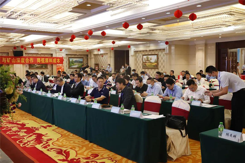 廣東陶瓷協(xié)會(huì)陶瓷原料專委會(huì)成立,萬達(dá)業(yè)任副會(huì)長(zhǎng)單位